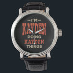 Relógio Kayden Nome Funny Personalizado Birthday Kayden<br><div class="desc">Esta é uma design com texto que eu sou Kayden fazendo coisas Kayden. Um presente legal para amigos ou família chamado Kayden. Se o seu primeiro ou sobrenome é Kayden,  então este produto é para você. Presente para Kayden no Dia de os namorados.</div>