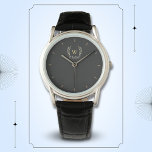 Relógio Laurel Wreath Dourado clássico Monograma<br><div class="desc">Um clássico design em preto e ouro,  dando uma combinação perfeita de encanto e elegância. O monograma acrescenta um toque especial. Ideal como presente personalizado para familiares e amigos</div>