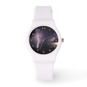 Relógio Lightning Bolt sobre a cidade de Harbor