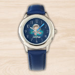 Relógio Lindo Patron de Nave Espacial Niños<br><div class="desc">Lindo patron con figura de un astronauta en el espacio exterior y el nombre de tus hijos!! Este diseño es ideal para niños y niñas amantes del espacio exterior, un magnifico regalo para niños que esten por aprender a usar su primer reloj se puede regalar ya sea para cumpleaños, navidades,...</div>