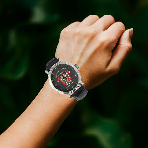 Relógio Logotipo Dourado E Crachá Vermelho Com Eixos