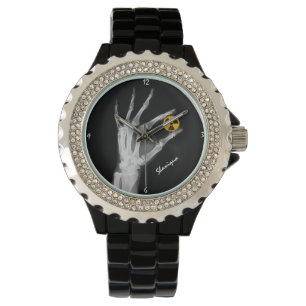 Relógio Mão Segurando um Símbolo de Radiação