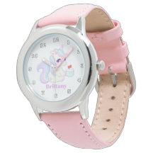 Meninas de unicórnio cupcake bonitas observam o no