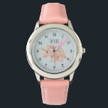 Relógio Meninas Geladas Tricerátops Rosa Modernos Cor-de-R<br><div class="desc">Este relógio bonito e moderno apresenta um desenho do Tricerátopo cor-de-rosa com números claros e pode ser personalizado com o nome da sua menina. Perfeito para o primeiro relógio da criança que ama o dinossauro. Veja na nossa loja outros itens bonitos.</div>