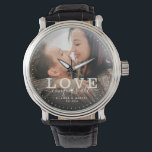 Relógio Modern Love conquista todo o roteiro de fotos do c<br><div class="desc">O moderno relógio de fotos em chic com escrita à mão e leitura moderna de tipografia:" O amor conquista tudo 'ao lado dos seus nomes personalizados e da data do casamento. Personalize com sua foto e informações favoritas. presente de excelente para recém-casados ou Dia de os namorados!</div>
