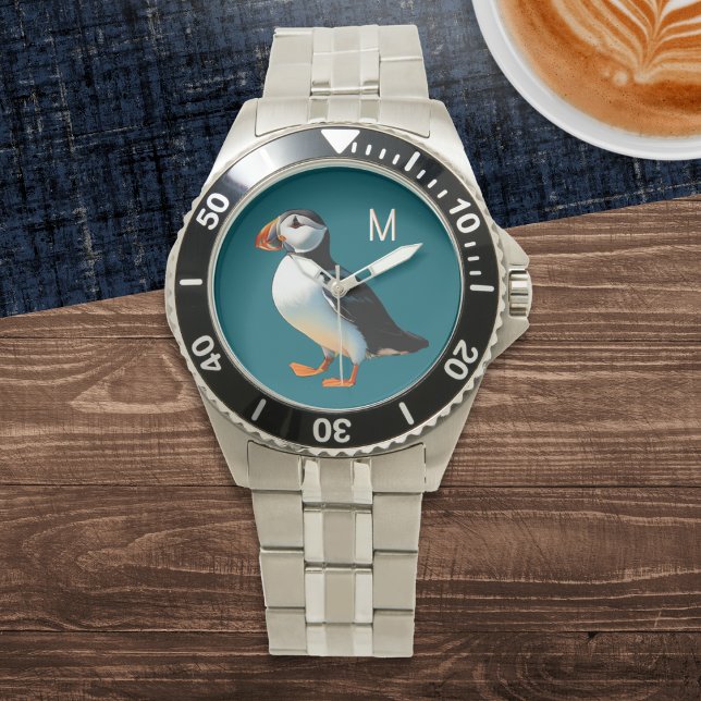 Relógio Monograma de aves do mar de espécies selvagens da  (A stylish monogrammed watch with Atlantic puffin picture on an ocean blue background)