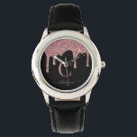 Relógio Monograma de Drives Literativos Dourados com Rosa<br><div class="desc">Rosa Dourado Sparkle Glitter Drips Monogramas Assista com o cintilador de cor rosa/rosa de cor azul esfarelado pingue-gotas sobre um fundo preto quic com seu monograma e nome personalizados. Entre em contato conosco em cedarandstring@gmail.com se precisar de assistência com o design ou produtos correspondentes.</div>