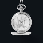 Relógio Monograma e Nome Personalizados de Script Moderno<br><div class="desc">Monograma personalizado e presentes de nome minimalista moderno Este design apresenta um nome personalizado no estilo de fonte e monograma do script de escrita manual moderno da cinza de luz, estilo de fonte sans moderno da cinza de luz como fundo, em fundo de mármore branco. Perfeito como presentes de dia...</div>