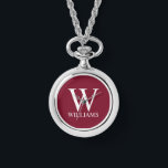 Relógio Monograma Personalizado Clássico e Nome<br><div class="desc">Monograma personalizado e Dif de nome apresentam monograma personalizado e nome no estilo de fonte de serif branca em fundo vermelho burgundy. Perfeito para feriado,  reunião familiar e para quaisquer ocasiões especiais.</div>