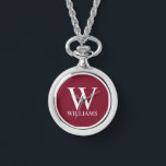 Relógio Monograma Personalizado Clássico e Nome<br><div class="desc">Monograma personalizado e Dif de nome apresentam monograma personalizado e nome no estilo de fonte de serif branca em fundo vermelho burgundy. Perfeito para feriado,  reunião familiar e para quaisquer ocasiões especiais.</div>