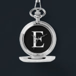 Relógio Monograma Personalizado e Inspeção de bolso de nom<br><div class="desc">Monograma Personalizado e Dif de Nome apresentam monograma personalizado e nome no estilo de fonte de serif clássico. Perfeito como presentes de dia de os pais para pais,  presentes para padrinhos de casamento e para quaisquer ocasiões especiais.</div>