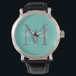 Relógio Monograma Personalizado e Nome Leve Teal<br><div class="desc">Monograma Elegante Personalizado e Presentes de Nome com monograma personalizado no estilo de letra serif clássico com caixa de nome no meio do monograma.</div>