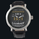 Relógio Nascer de 50º aniversário personalizado 1971 Vinta<br><div class="desc">Um relógio único personalizado para aquele nascer de cavalheiros de aniversário em 1971 e aos 50 anos. Adicione o nome a este design preto, branco e dourado estilo retrorreflector vintage para um presente de 50 anos personalizado. Edite facilmente o nome e o ano com o modelo fornecido. Um maravilhoso presente...</div>