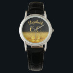 Relógio Nome do arco de ouro negro de 60 anos<br><div class="desc">Elegante,  clássico,  glamouroso e feminino. Um arco de cor dourada falsa e uma fita. Fundo preto. Modelos para o nome dela e os 60 anos. O nome é escrito com um moderno estilo escrito à mão.</div>