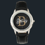 Relógio Nome do Monograma Elegante Moderno Script Dourado<br><div class="desc">O moderno Elegante Monograma Name Black Dourado Script Watch é um sofisticado relógio que combina funcionalidade com luxo. Ele apresenta um rosto elegante de relógio preto, adornada com um nome monograma de script na moda gold, criando um olhar refinado e personalizado. Este relógio foi projetado para adicionar um toque de...</div>