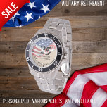 Relógio O Aposentadoria Militar Assista-Nos Bandeira Perso<br><div class="desc">"Saudações a uma vida útil do serviço! 🇺 honrar a sua dedicação e coragem com o nosso Zazzle Militar Retirement Watch, orgulhosamente com a icônica bandeira dos EUA. Este distinto instrumento de tempo é adaptado para atender aos estilos masculinos e femininos, um tributo adequado para o nosso corajoso pessoal militar....</div>