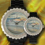 Relógio Ocean Sunset 0735<br><div class="desc">Pintura da Coleção "Ocean Sunset 0735" Tome cuidado ao olhar diretamente para o "Women's Rhinestone Watch", pois ele pode brilhar muito. Com uma pulseira de liga de esmalte em preto ou branco, assim como uma face personalizável, você vai adorar o brilho em seu relógio para o tempo. Personalize na página...</div>