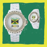 Relógio Personalização Verde da bandeira jamaicana e Jamai<br><div class="desc">O relógio feminino mostra a bandeira jamaicana verde,  amarela e negra com a palavra JAMAICA abaixo,  também nas cores da bandeira. Acima,  um lugar para personalizar com seu nome,  ou criar um presente personalizado para ela adicionando o nome de outra pessoa. Excelente em reuniões familiares,  viagem e clubes.</div>