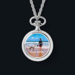 Relógio Personalizar a sua Monitorização de Fotografias co<br><div class="desc">Visões personalizadas de fotos e texto - seu próprio Design - Família personalizada / Amigos ou Presente de observação pessoal - Adicione sua foto e texto - Redimensione e mova ou remova e adicione elementos / texto com a ferramenta de personalização! Escolha / adicione sua fonte favorita / cor do...</div>