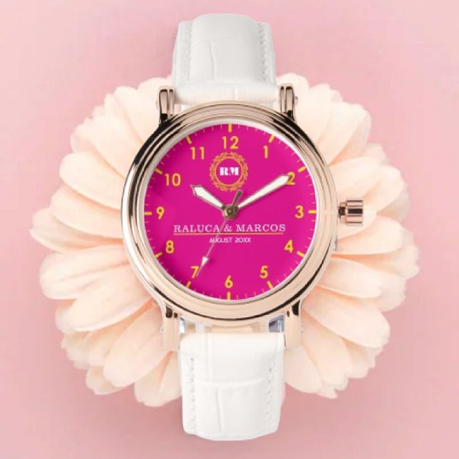 Relógio Personalized couple names monogram pink and yellow (Criador carregado)