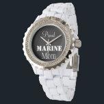 Relógio Proud Marine Mãe Watch<br><div class="desc">Parabéns que você seja uma mãe marinha, você tem um filho ou filha no Corpo de Fuzileiros dos Estados Unidos que se formou em um campo de botas e você é oficialmente mãe de um fuzileiro. Você é patriota e adora se gabar do USMC e dos militares. Então vista este...</div>