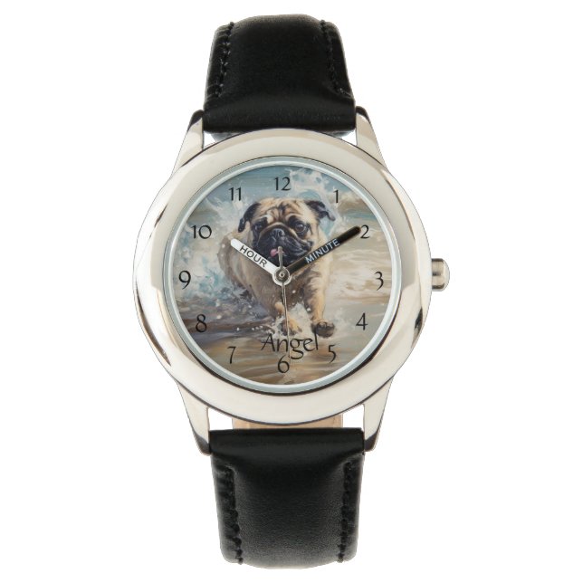 Relógio Pug Feliz na Praia personalizável (Frente)