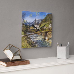 Relógio Quadrado 1 Peter 5:7 igreja perto da montanha com rio