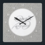 Relógio Quadrado 25 Casamento Aniversário Silver Stardust Confetti<br><div class="desc">25 ANIVERSARY SILVER STARDUST CONFETTI CLOCK. Personalizado com seus nomes em faux prata sobre um belo roteiro "25" (ou um monograma inicial),  em um delicado fundo de poeira prateada. Projetado por Piglet © Pura em www.zazzle.com/purepiglet*.</div>