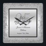 Relógio Quadrado Aniversário de Casamento de 25 Negra e Silver<br><div class="desc">Belo relógio romântico, elegante e brilhante do 25 Casamento do Aniversário. Com uma fina fenda de sequestro prateado sobre um fundo preto duplo de prata e solteiro. Este exemplo é para um 25 de Aniversário de Casamento Prateado, mas pode ser usado para qualquer evento. Todo texto, fonte e cor da...</div>