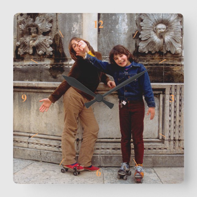 Relógio Quadrado Antes Da Guerra. (Frente)