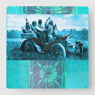 RELÓGIO QUADRADO APACHES E GERONIMO CONDUZINDO UM CARRO A MOTOR