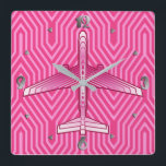 Relógio Quadrado Art Deco Avião, Fuchsia e Pastel Rosa<br><div class="desc">Relógio em uma Deco de Arte inspirou o conceito de um plano futurista,  em um gradiente liso e sedoso de fúchsia profunda a rosa pastel,  em um fundo fuchsia cor-de-rosa profundo,  em Deco</div>