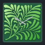 Relógio Quadrado Art Deco Fern Standard - tons verdes<br><div class="desc">Um padrão estilizado de wallpaper da Art Deco fern em um gradiente verde,  macio,  sombreado contra um fundo verde esmeralda profundo</div>