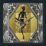 Relógio Quadrado Art Deco Monograma Flapper 1920 Mulher Negra Doura<br><div class="desc">Imagem impressionante do tipo vintage em preto e ouro com uma flapper de 1920 dançando no estilo de deco de arte. Monograma de 3 letras permite adicionar suas iniciais.</div>