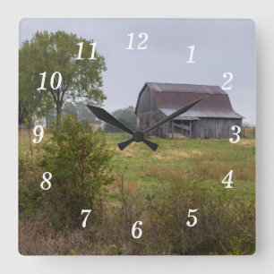 Relógio Quadrado Barn On A Hill Wall Clock