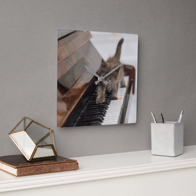 Relógio Quadrado Bebês Mais Pobres | Kitten on Piano (Escritório)
