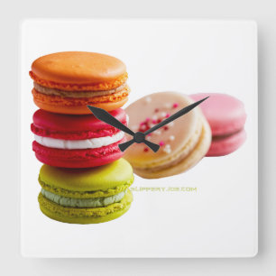 Relógio Quadrado Biscoitos Macaroon de SlipperyJoe, comida empilhad