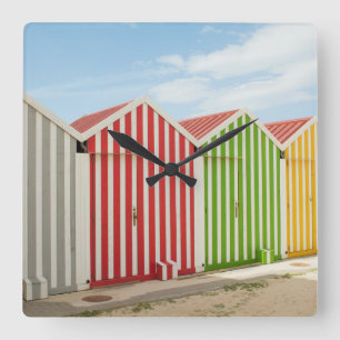 Relógio Quadrado Cabanas coloridas na praia