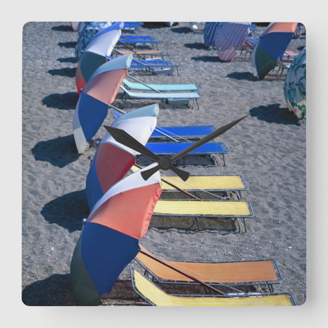 Relógio Quadrado Cadeiras Vacantes Na Praia (Frente)