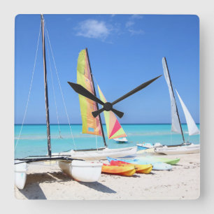 Relógio Quadrado Caiaque, catamarãs e praia cubana de Kayaks