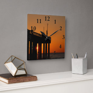 Relógio Quadrado cais de pesca no nascer do sol