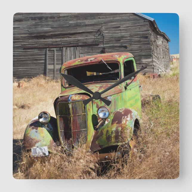 Relógio Quadrado Carro de oxidação na frente da fazenda abandonada (Frente)