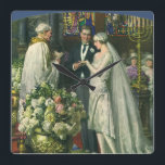Relógio Quadrado Casamento vintage, noiva e noiva com Menorah<br><div class="desc">Ilustração Vintage,  amor e cerimônia de casamento romântica,  com uma imagem de um casal se casando em uma bela sinagoga com vitrines coloridas,  flores e uma menorah de sete galhos. A noiva está vestindo um longo vestido branco e o noivo é bonito em seu smoking.</div>