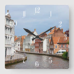 Relógio Quadrado Casas velhas em Bruges, Bélgica