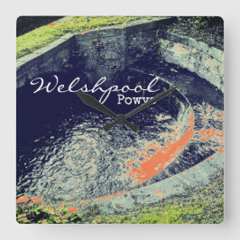 Relógio Quadrado Cascata e Piscina laranja em Welshpool, Powys