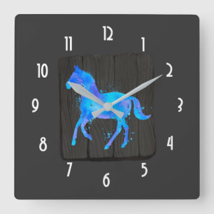 Relógio Quadrado Cavalo selvagem na aguarela azul e roxa no preto