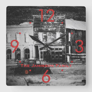 Relógio Quadrado Construções velhas com o pulso de disparo