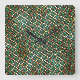 Relógio Quadrado Debaixo da grelha suja e enferrujada