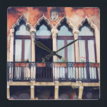 Relógio Quadrado Destinos| Construção de Veneza russa<br><div class="desc">Dizem que uma imagem diz mil palavras, acreditamos que esta fotografia colorida trazida a vocês pela World Art Group por Sylvia Coomes também! Preso em Veneza, Itália, esta janela de quatro portas pode ser encontrada. A fundação está quebrando e o prédio está mostrando sinais óbvios de decadência retratando a idade...</div>