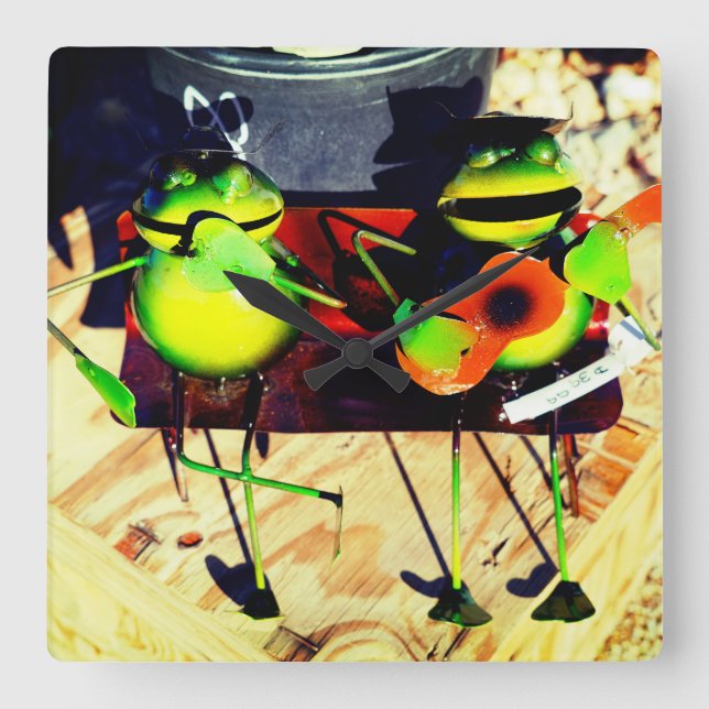 Relógio Quadrado Dois Sapos Jogando Banjo (Frente)